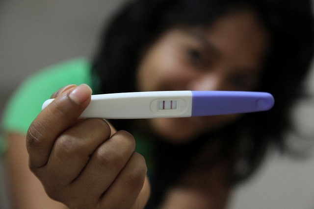 Test de grossesse urinaire ou sanguin : lequel choisir