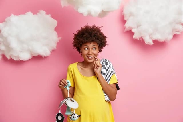 faire un bébé seule illustré par une femme enceinte imaginant son futur bébé
