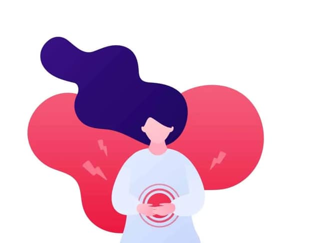Femme souffrant de douleurs abdominales se tenant le ventre illustrant les symptômes de l'adénomyose et endométriose