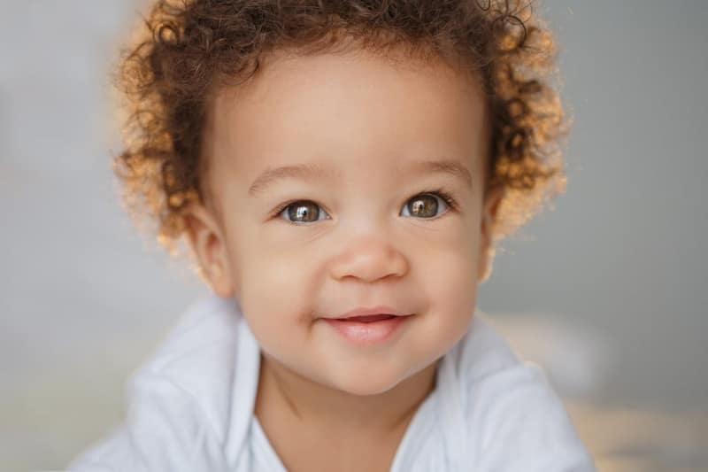 Bébé garçon mignon
