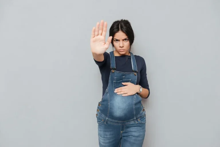 Femme enceinte geste stop refus grossesse protection